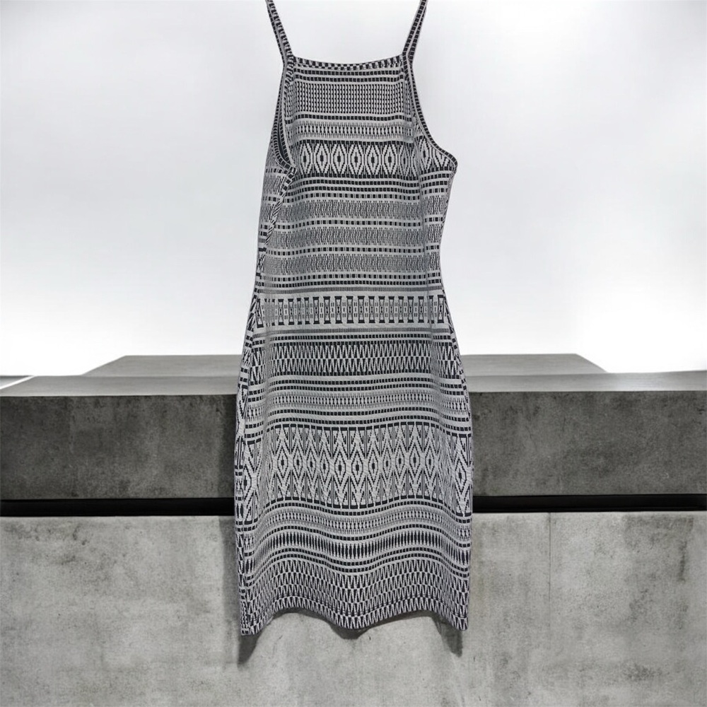 Elegant Black and White Patterned Dress✨ (Medium) 
Material Girl💄